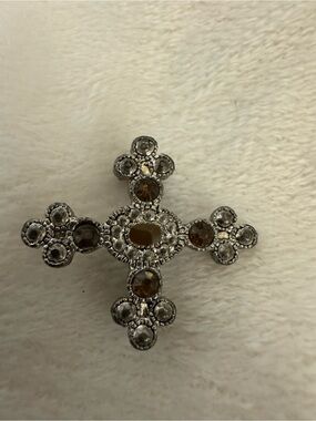 Vintage-Inspired Silver Cross Brooch with Brown Stones